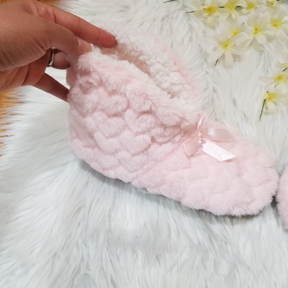 Slippers Boots Color Pink New Never Used, they do not have SIZE but Runs SIZE S - Picture 3 of 11